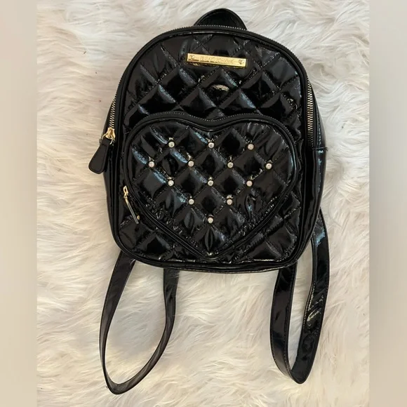 Betsy Johnson EUC Black Quilted Women\'s BackPack Bag Betsy Johnson Backpack Black/Tan Quilted Soft Faux Leather  main image 4